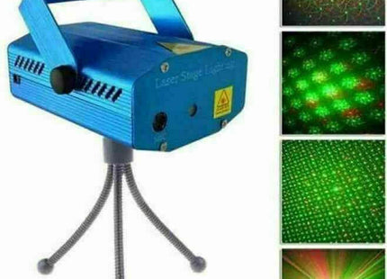 Μπλε mini προβολέας laser LED 17782 επάνω σε εύκαμπτο τρίποδο με δείγματα κόκκινων και πράσινων φωτιστικών μοτίβων.
