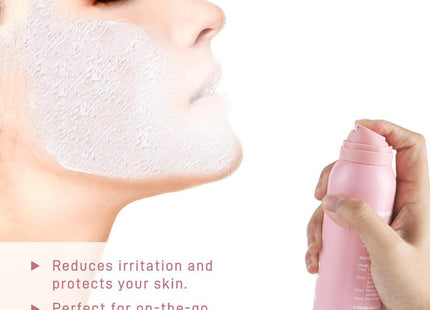Εφαρμογή ροζ Hair Identifier Spray στην περιοχή του προσώπου πριν το ξύρισμα