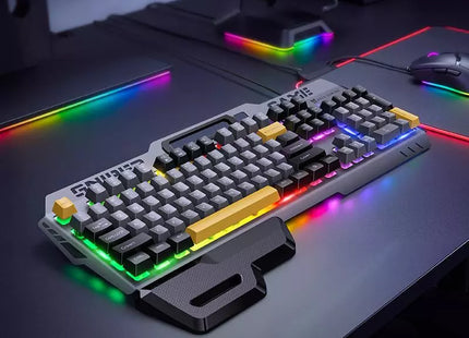 Hoco GM702 με rainbow φωτισμό επάνω σε σκούρο gaming γραφείο.
