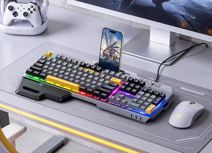 Hoco GM702 με κινητό τοποθετημένο στην επάνω βάση σε gaming γραφείο.