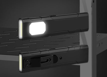Mini επαναφορτιζόμενος φακός LED στερεωμένος σε μεταλλική επιφάνεια με μαγνητική βάση