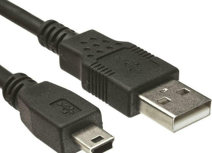 Κοντινή όψη βυσμάτων USB-A αρσενικό και Mini USB-B αρσενικό